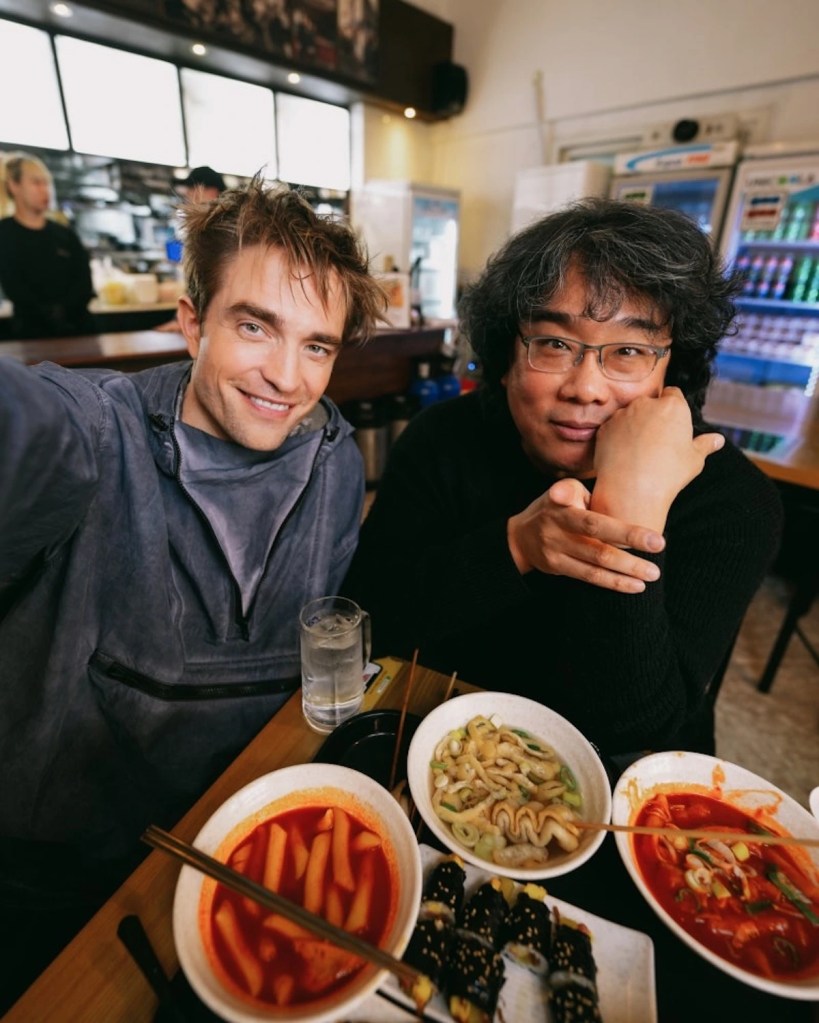 Photo of Bong Joon-ho and Robert Pattinson visiting Hyunseonine after filming Mickey 17